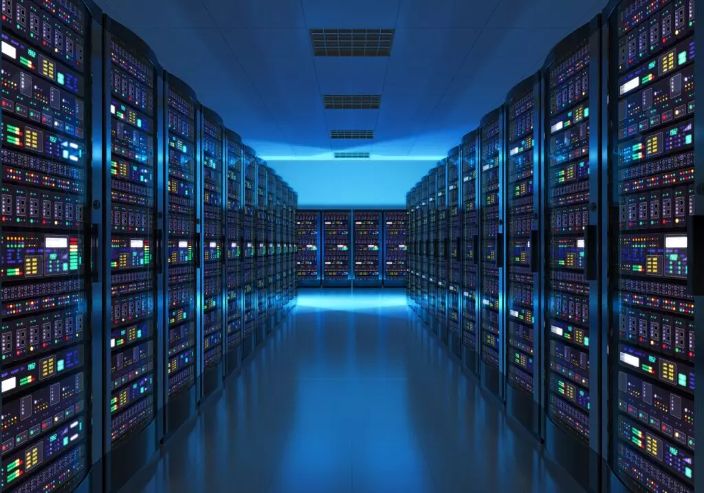 Dedicated Servers and Peers: Sharing Power in Different Ways